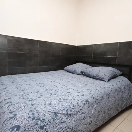 Appartement 12 - Avec Lit Double Et Sdb Prive Saint-Denis (Seine-Saint-Denis)